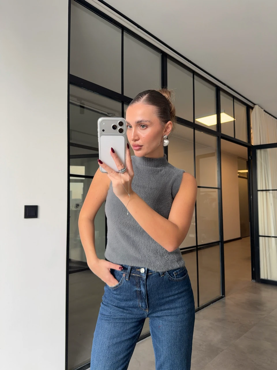 YARIM BOĞAZLI YUMOŞ DOKULU GRİ TRİKO BLUZ