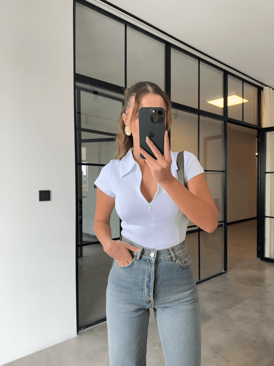 POLO YAKA FERMUARLI BEYAZ T-SHİRT 
