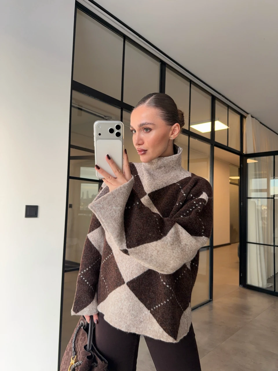 BAKLAVA DESENLİ DİK YAKA KAZAK