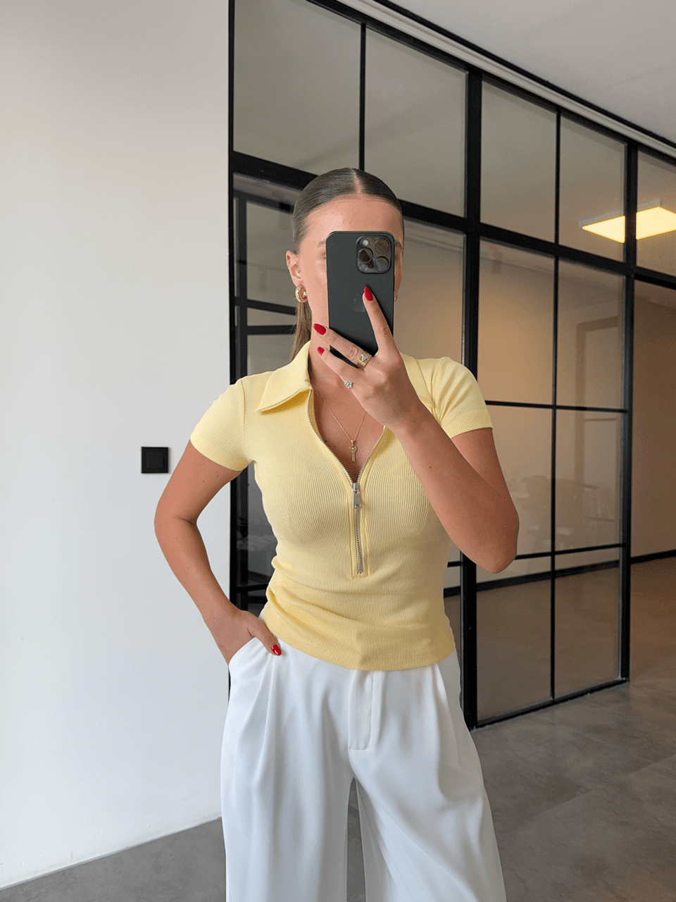 POLO YAKA FERMUARLI SARI T-SHİRT
