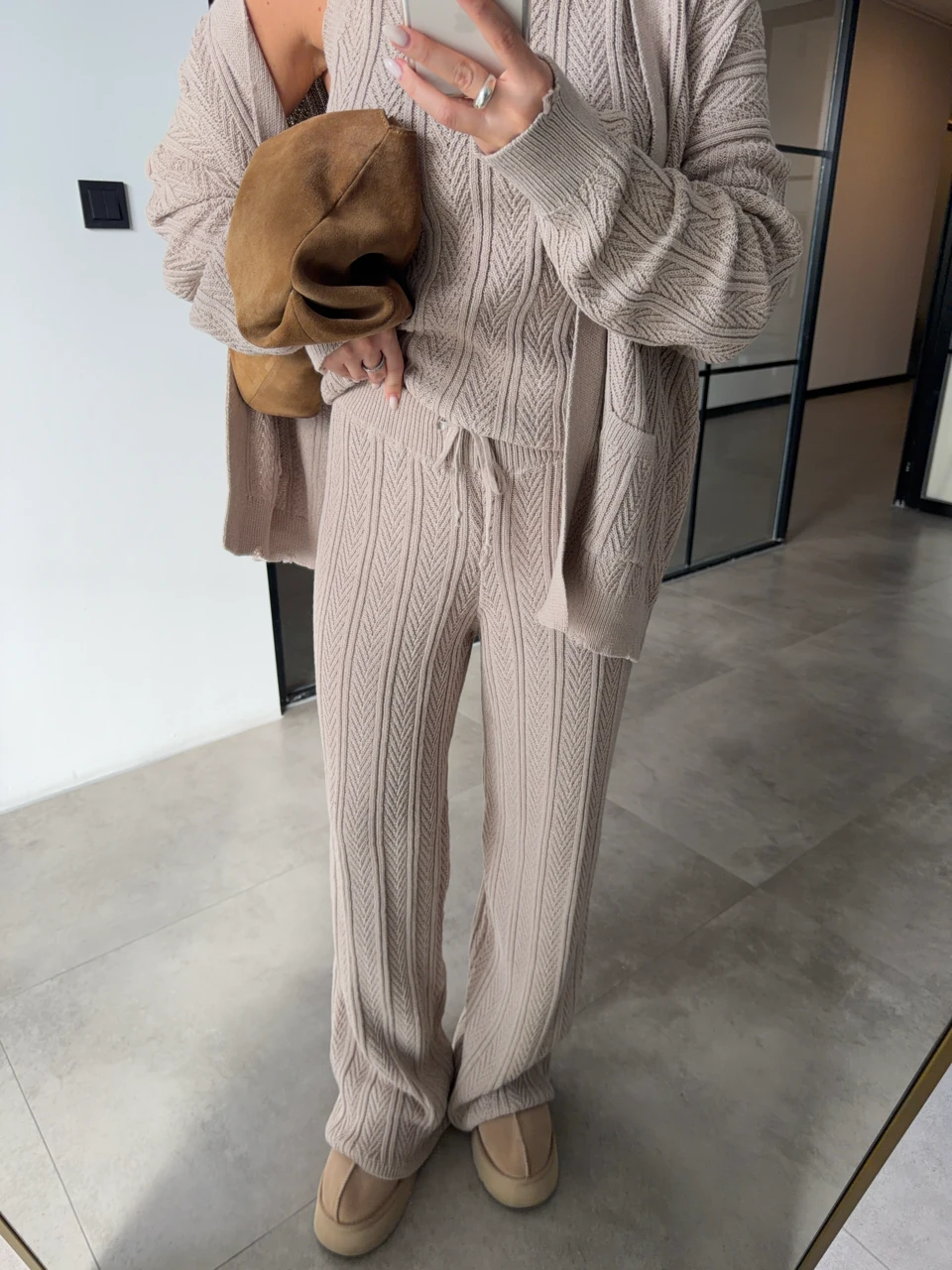 BOĞAZLI DESENLİ 3'LÜ TAŞ RENGİ TRİKO TAKIM