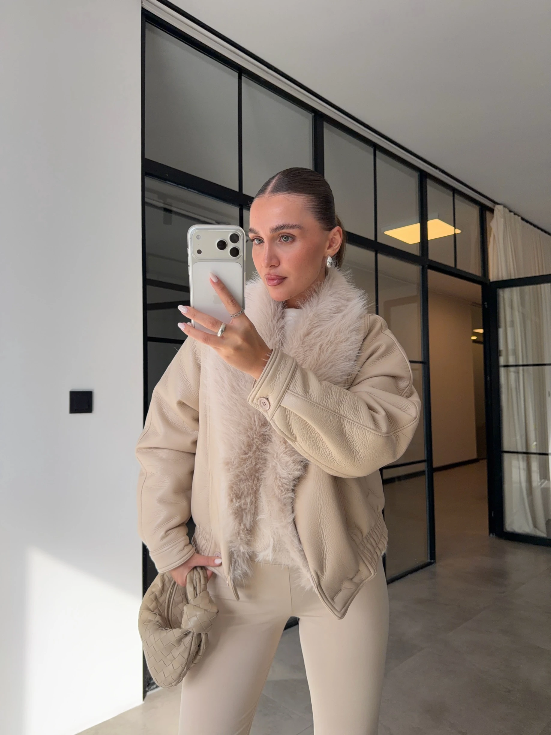 YAKASI KÜRKLÜ EKRU DERİ CEKET