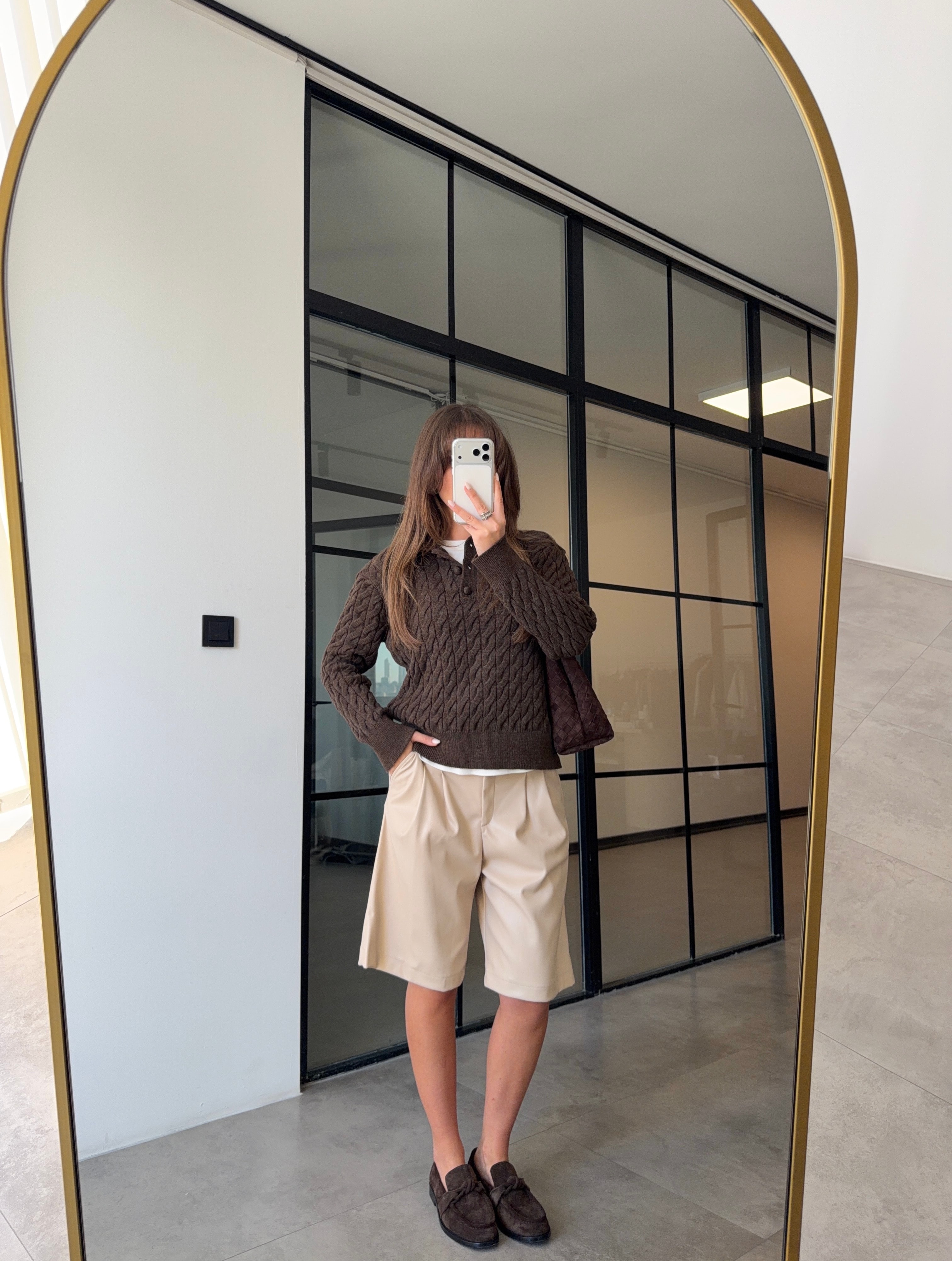 BEJ RENGİ DERİ BERMUDA