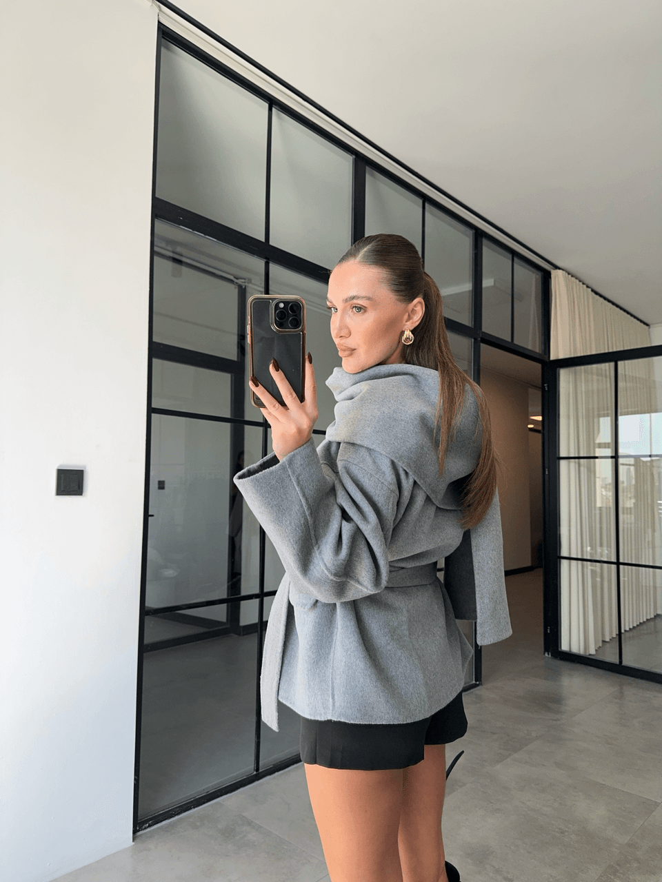 FULARLI GRİ %100 YÜN KISA KABAN