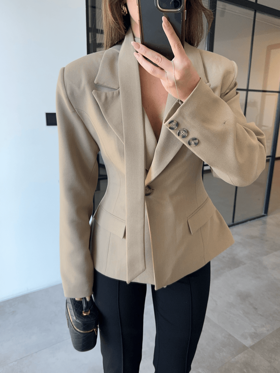 BELDEN OTURTMALI FULARLI CAMEL BLAZER CEKET(ÖN SİPARİŞ ÜRÜNÜDÜR TAHMİNİ KARGOYA TESLİM TARİHİ 2 EKİM)
