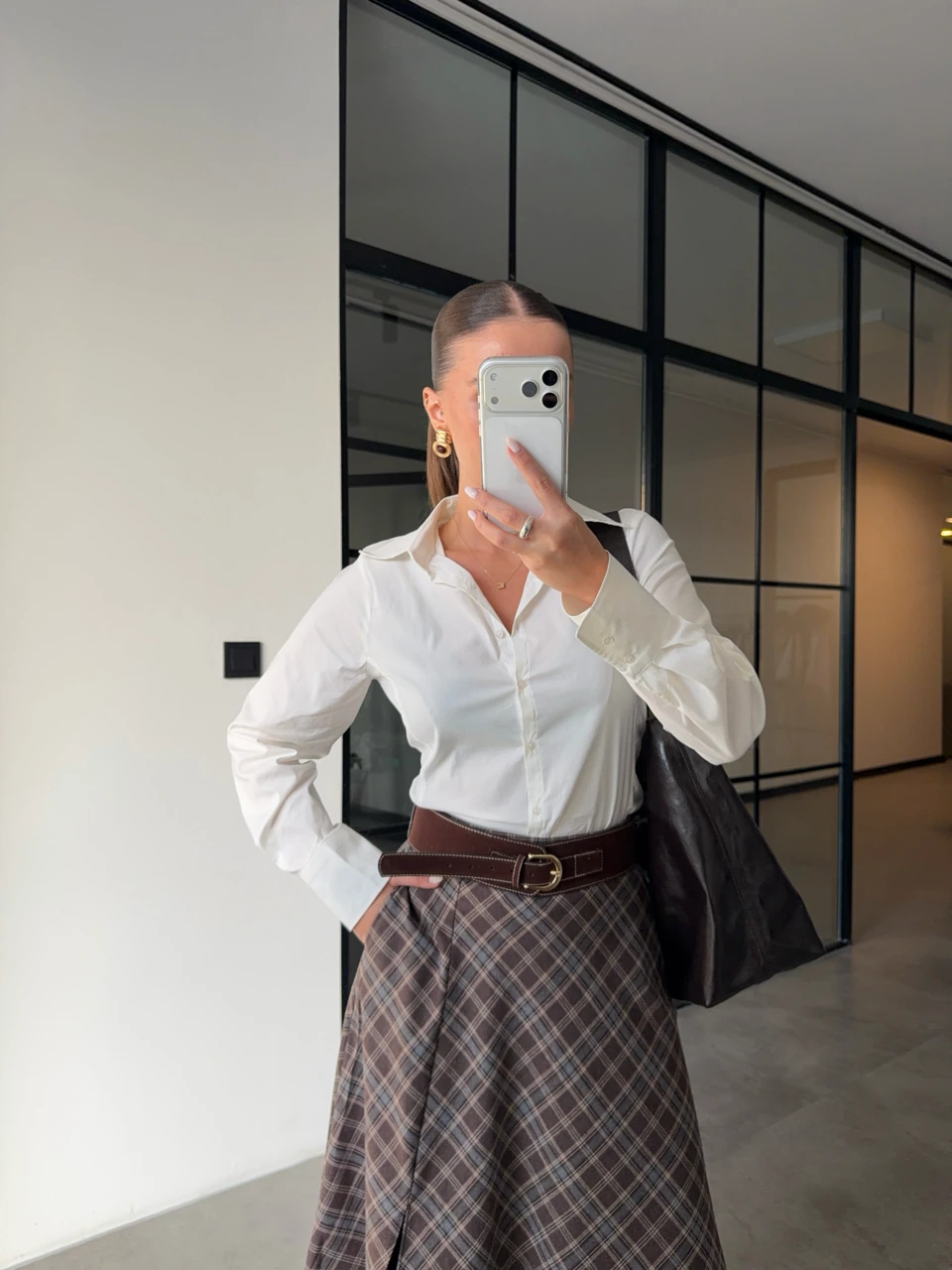 SÜET KEMERLİ YIRTMAÇLI KAHVERENGİ EKOSE ETEK