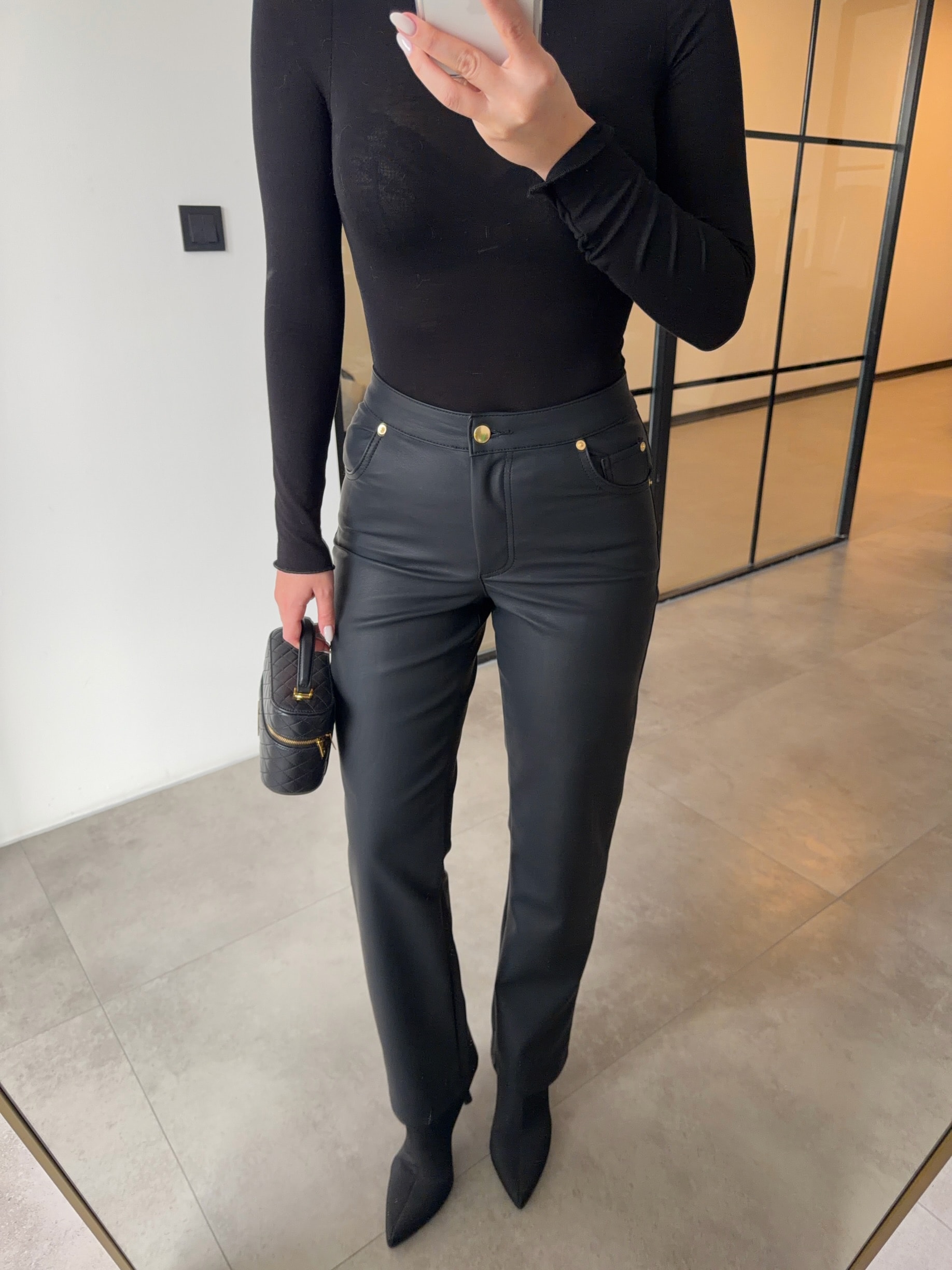 YÜKSEK BEL SİYAH DERİ PANTOLON