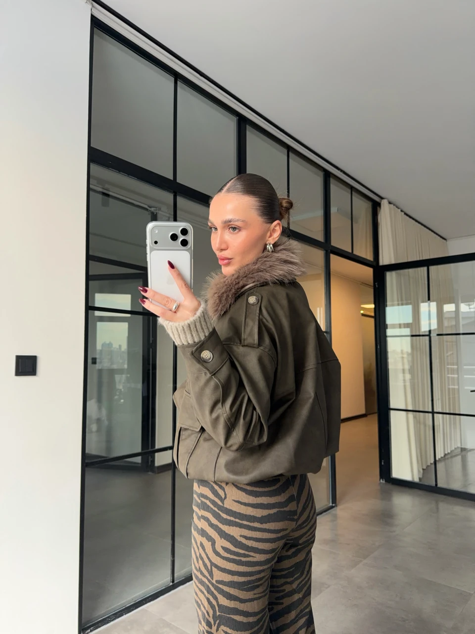 YAKASI KÜRKLÜ HAKİ DERİ MONT