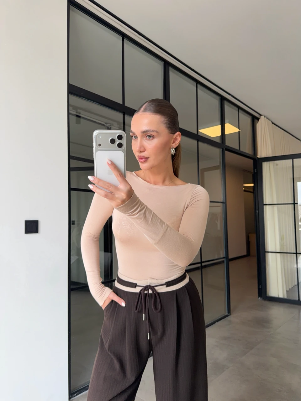 KAYIK YAKA BEJ RENGİ TRANSPARAN BLUZ