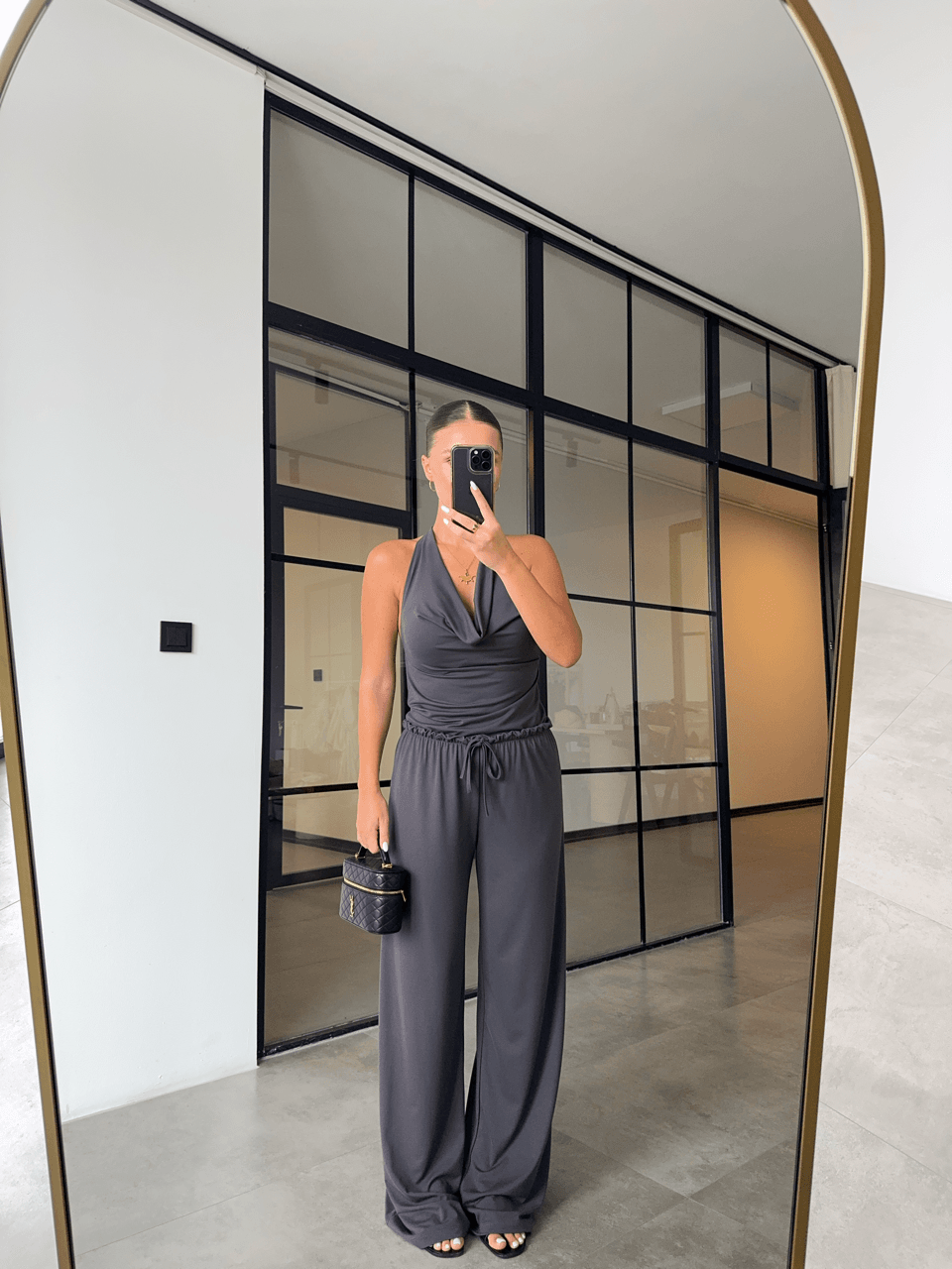 ANTRASİT HALTER YAKA DÖKÜMLÜ BLUZ PANTOLON MODAL TAKIM