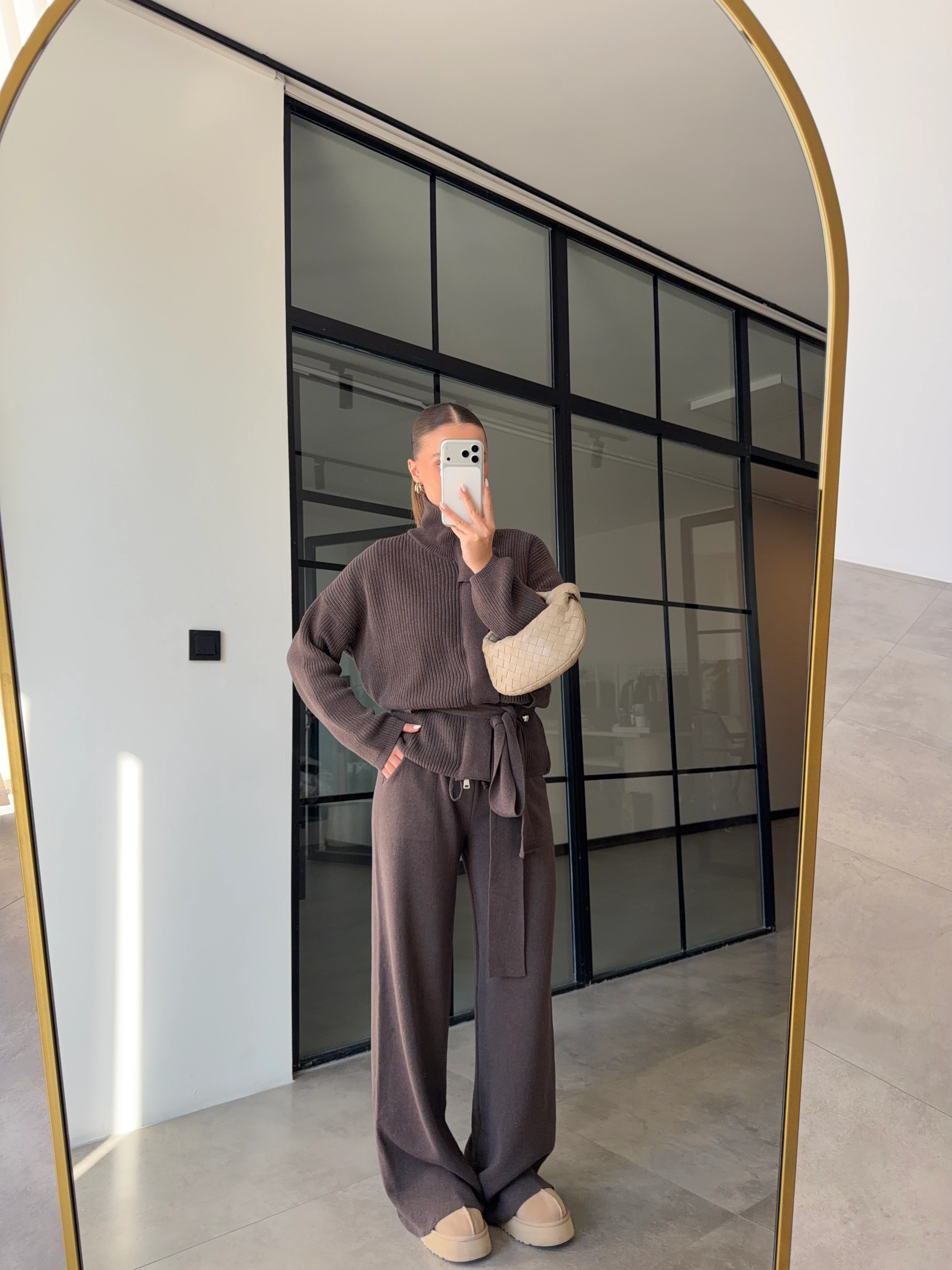 DİK YAKALI KUŞAKLI VİZON TRİKO TAKIM