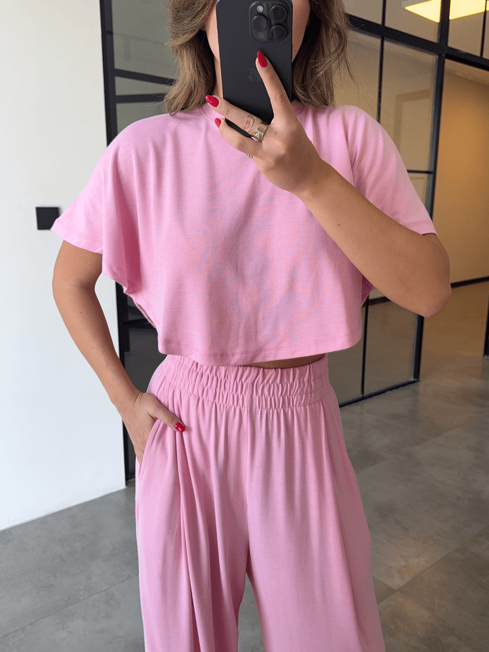 YARASA KOL MODAL KUMAŞ PEMBE CROP BLUZ