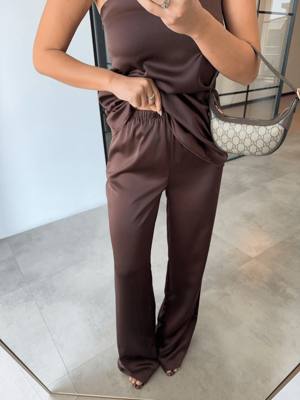 KAHVERENGİ SATEN STRAPLEZ BLUZ PANTOLON TAKIM