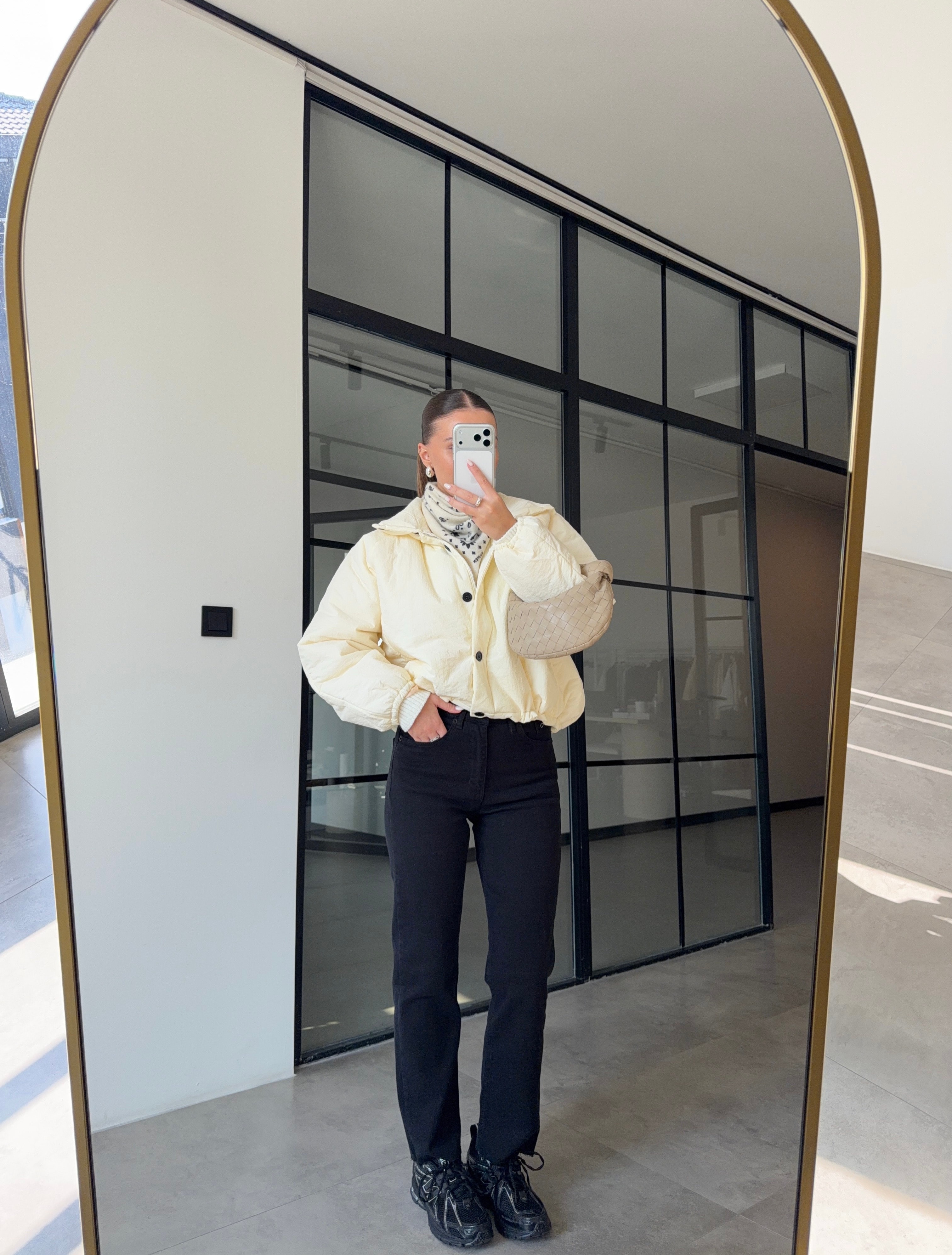 KESİK PAÇA BOYFİT SİYAH JEAN