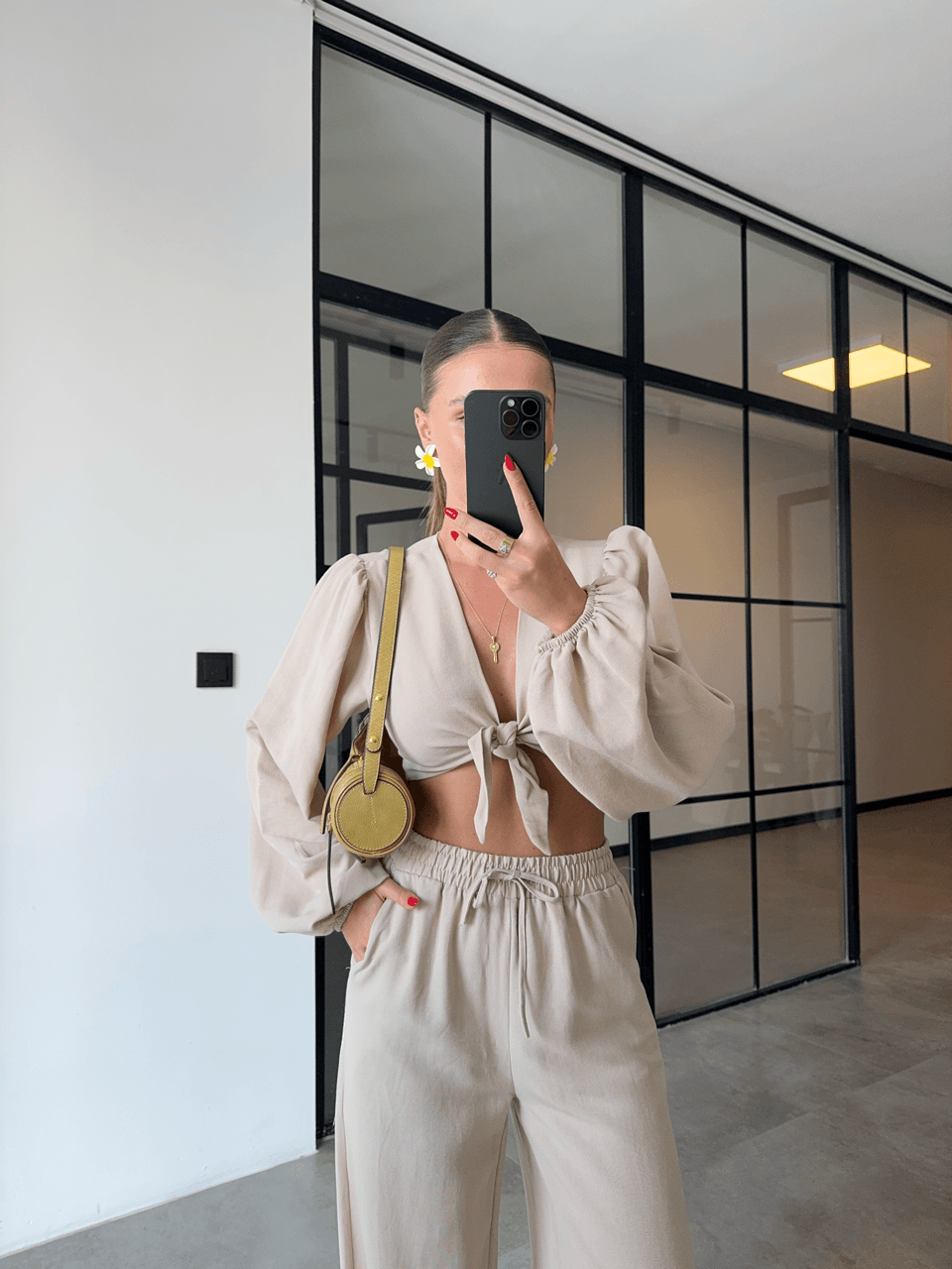 BAĞLAMALI CROP BLUZ PANTOLON BEJ RENGİ KETEN TAKIM