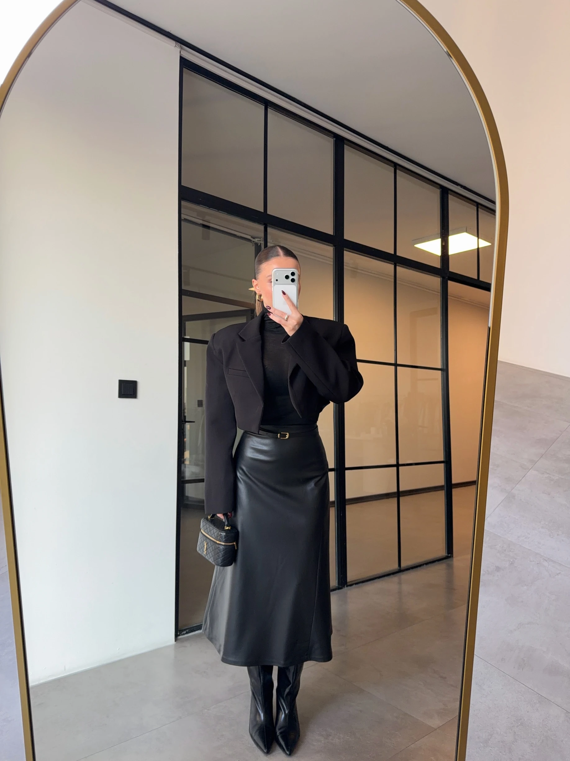 KEMERLİ MAXİ SİYAH DERİ ETEK