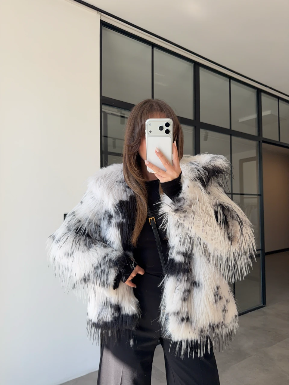 SİYAH DESENLİ KÜRK