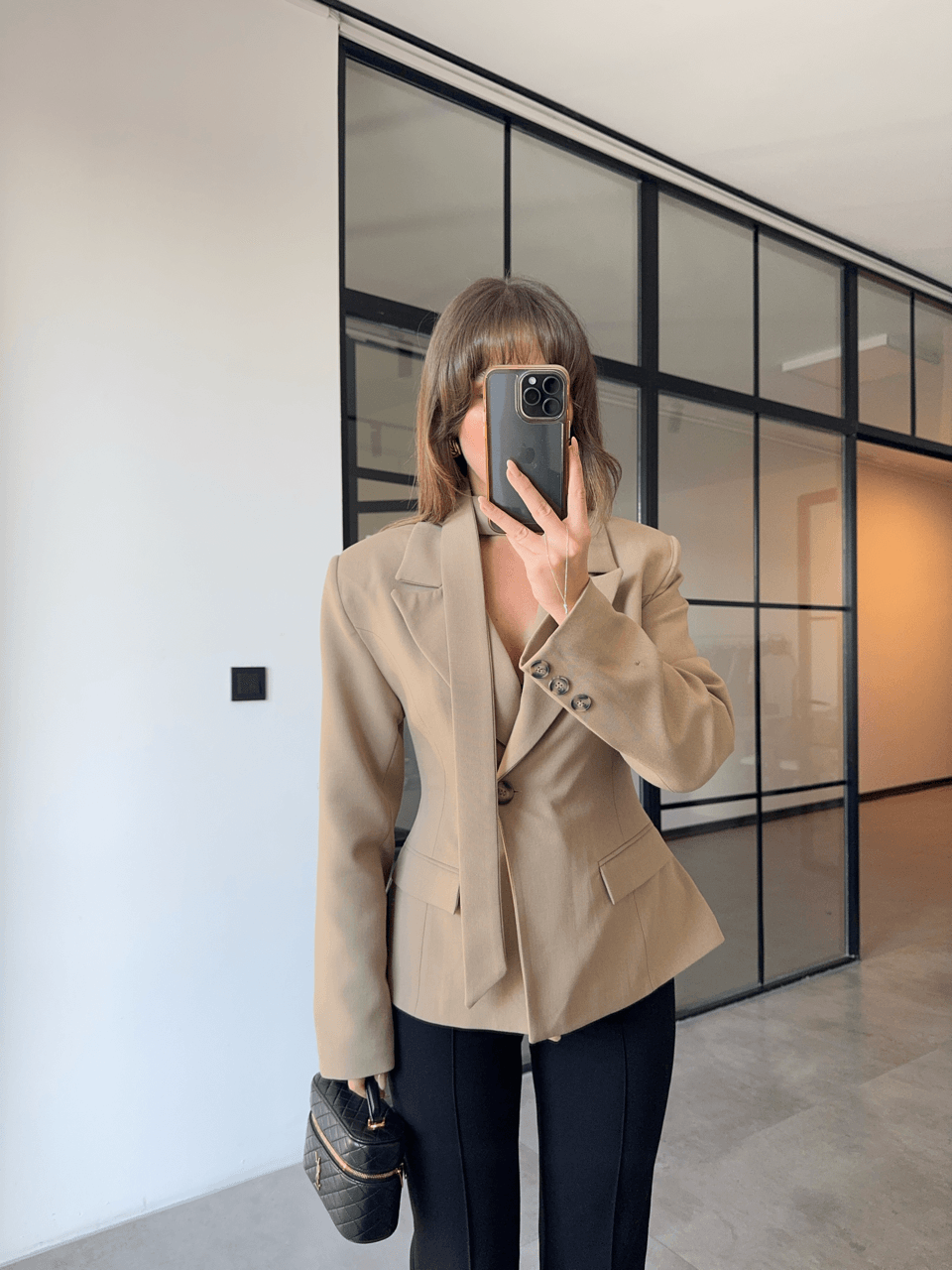 BELDEN OTURTMALI FULARLI CAMEL BLAZER CEKET(ÖN SİPARİŞ ÜRÜNÜDÜR TAHMİNİ KARGOYA TESLİM TARİHİ 2 EKİM)