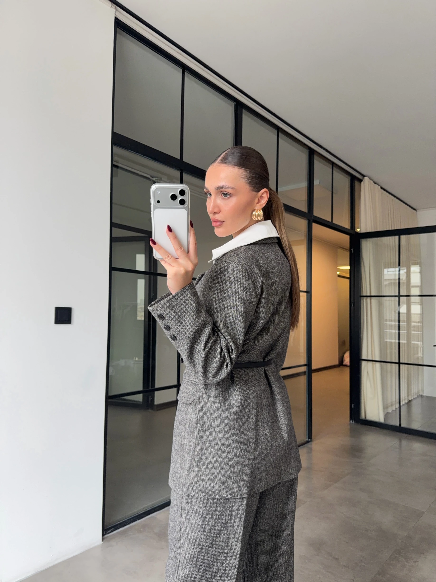 GÖMLEK YAKALI KEMERLİ KAŞE CEKET PANTOLON TAKIM