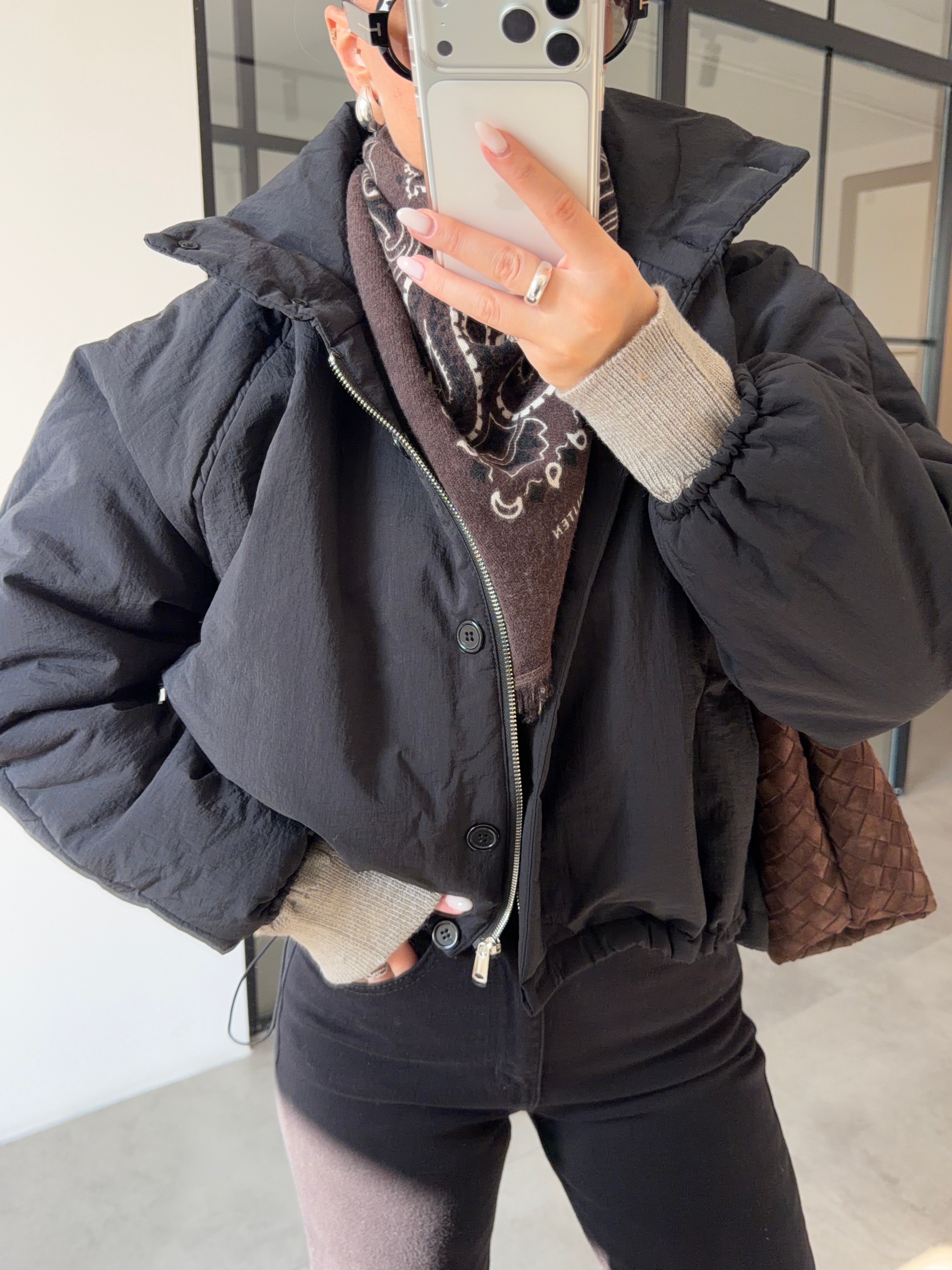 İÇİ DOLU SİYAH ŞİŞME MONT