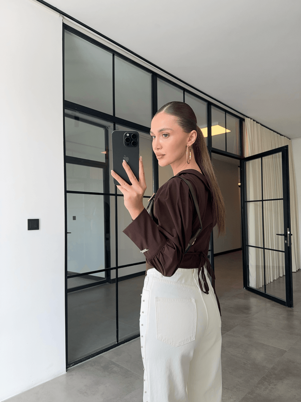 YANLARI ZIMBA DETAYLI EKRU KESİK PAÇA JEAN