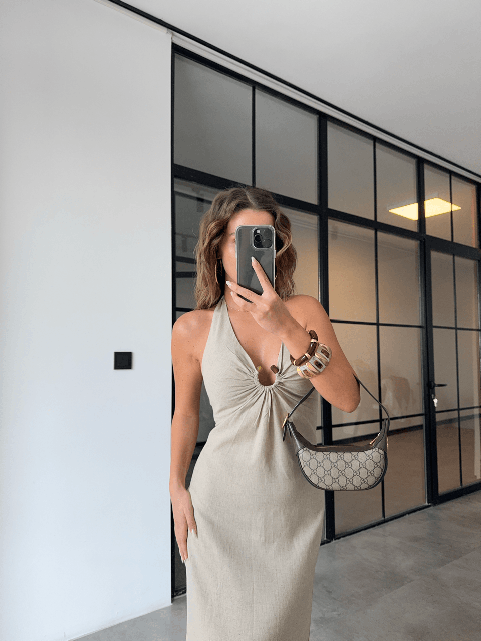 BOYUNDAN BAĞLAMALI DEKOLTELİ NATURAL KETEN ELBİSE