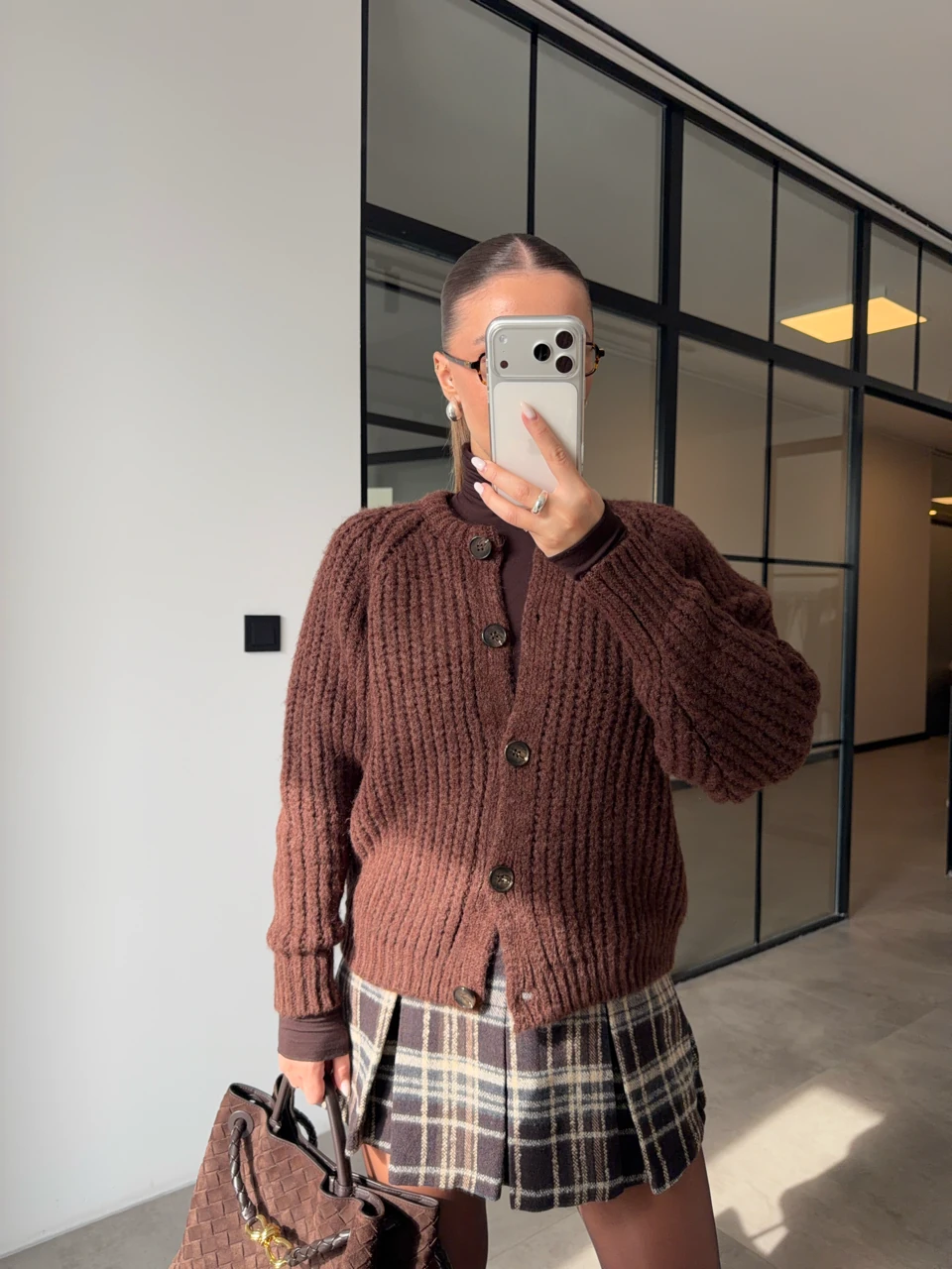 DÜĞMELİ SELANİK ÖRGÜ KAHVERENGİ HIRKA