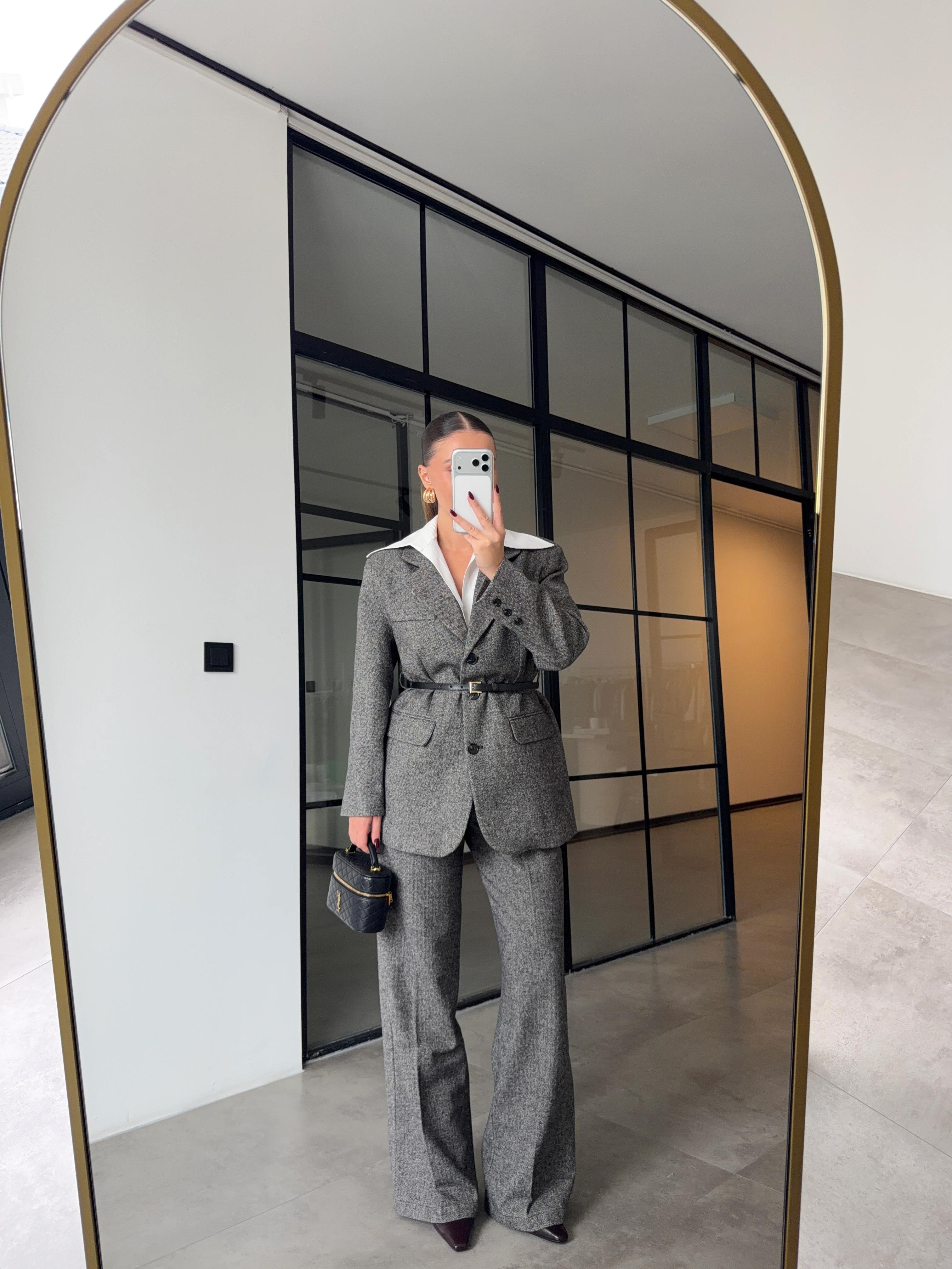 GÖMLEK YAKALI KEMERLİ KAŞE CEKET PANTOLON TAKIM