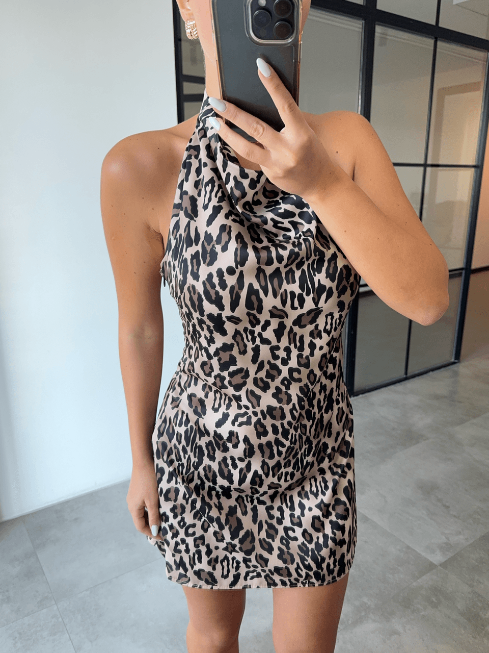 BOYUNDAN BAĞLAMALI LEOPAR SATEN ELBİSE