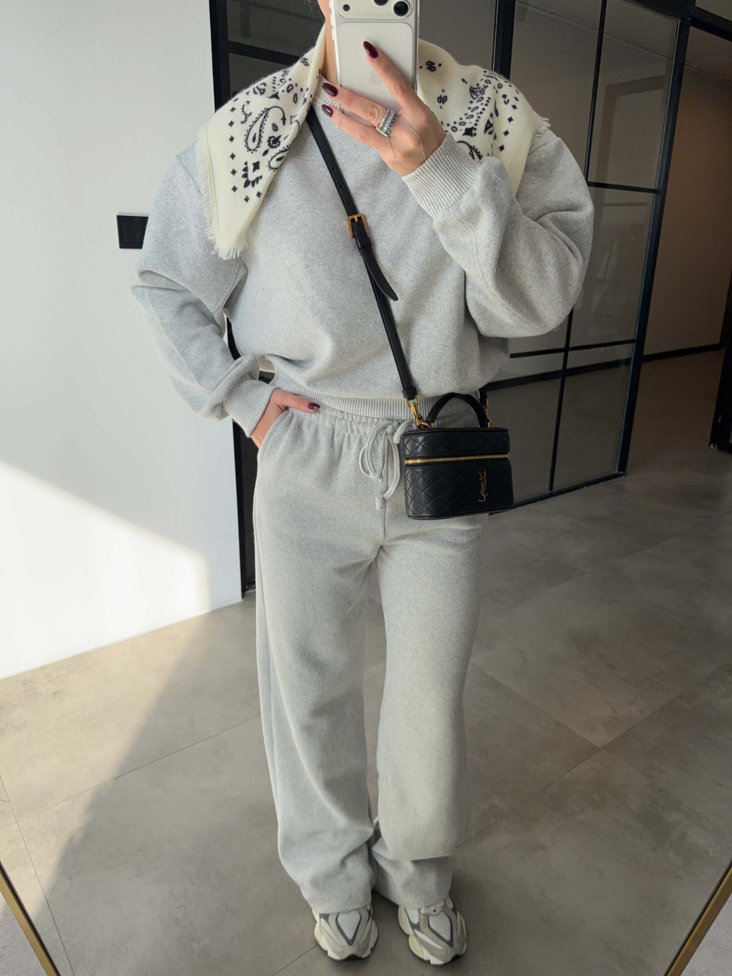 BİSİKLET YAKA GRİ SELANİK KUMAŞ TAKIM