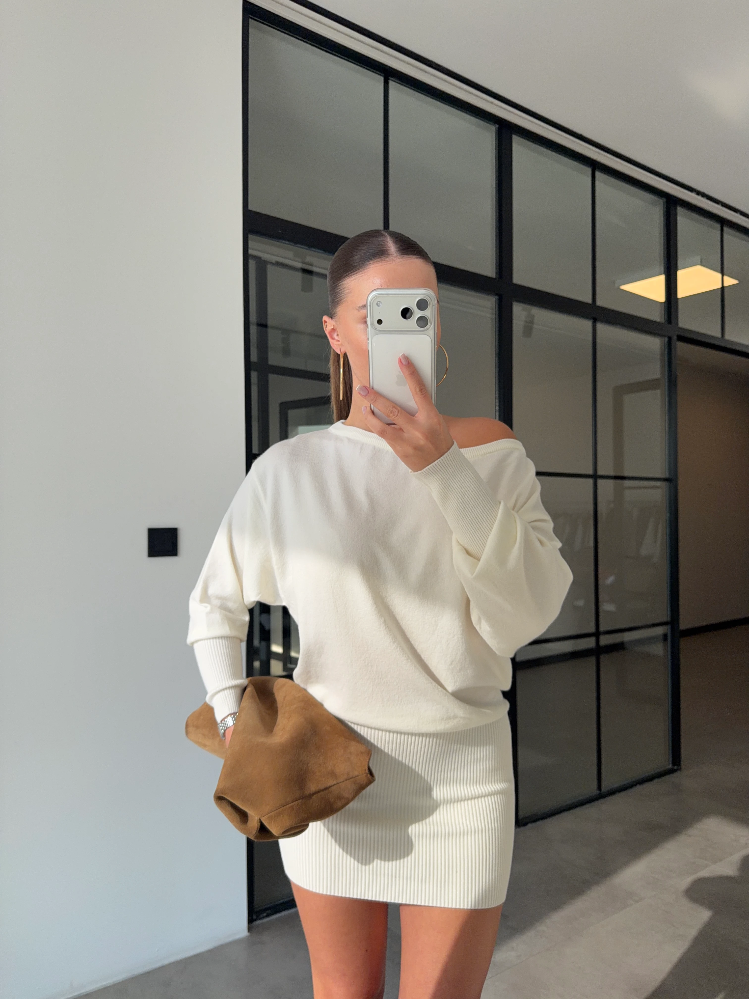 DÜŞÜK OMUZ MİNİ TRİKO ELBİSE(ÖN SİPARİŞ ÜRÜNÜDÜR TAHMİNİ KARGOYA TESLİM TARİHİ 20 ARALIK) - Ekru