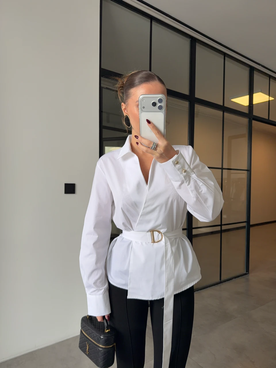 KEMERLİ BEYAZ POPLİN GÖMLEK