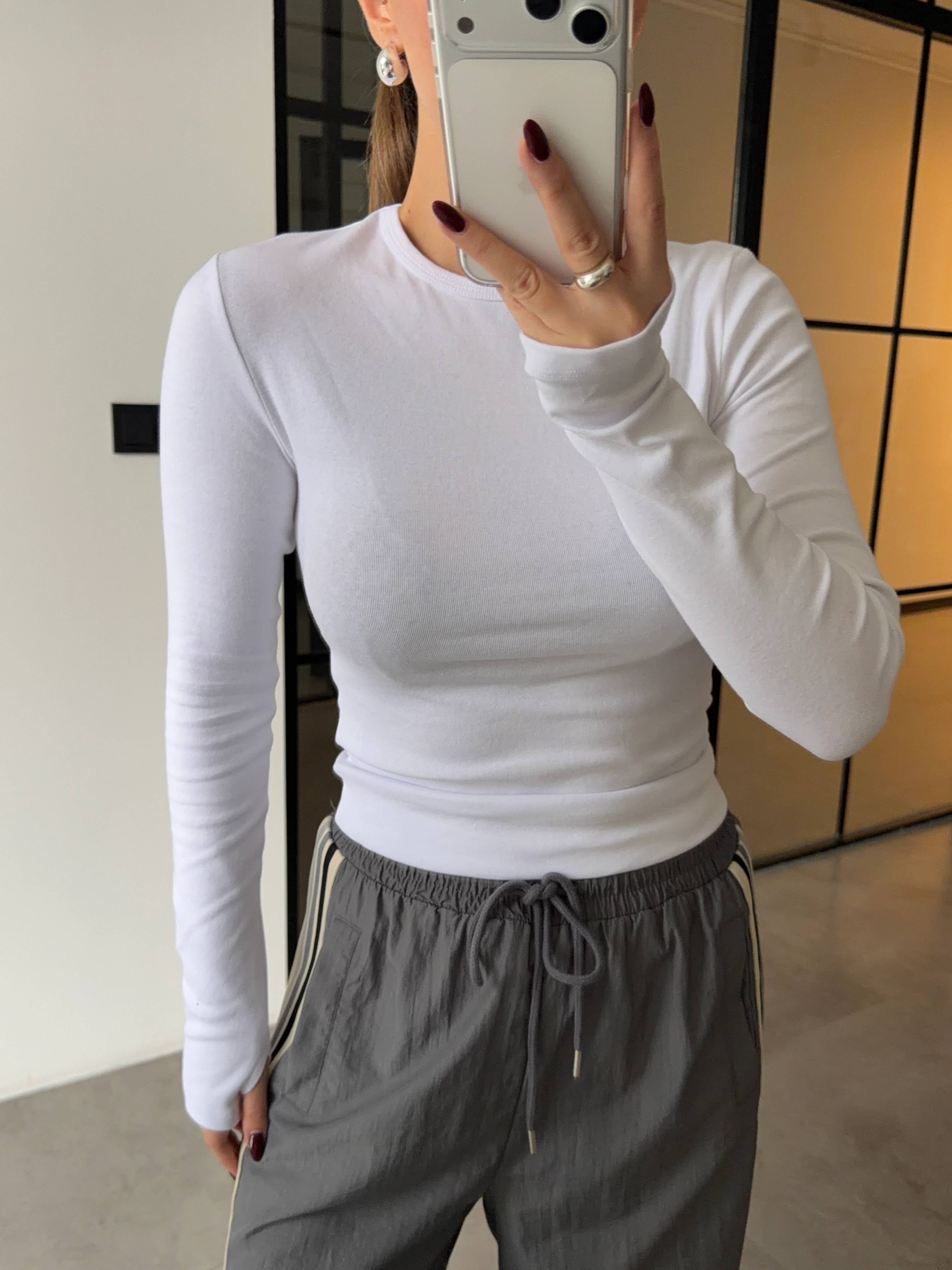 PARMAK GEÇMELİ PAMUKLU BEYAZ BASİC TSHİRT