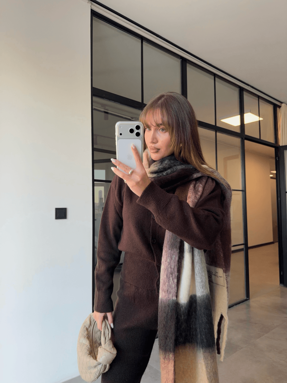 KAHVERENGİ BİSİKLET YAKA DÜĞMELİ HIRKA PANTOLON TRİKO TAKIM