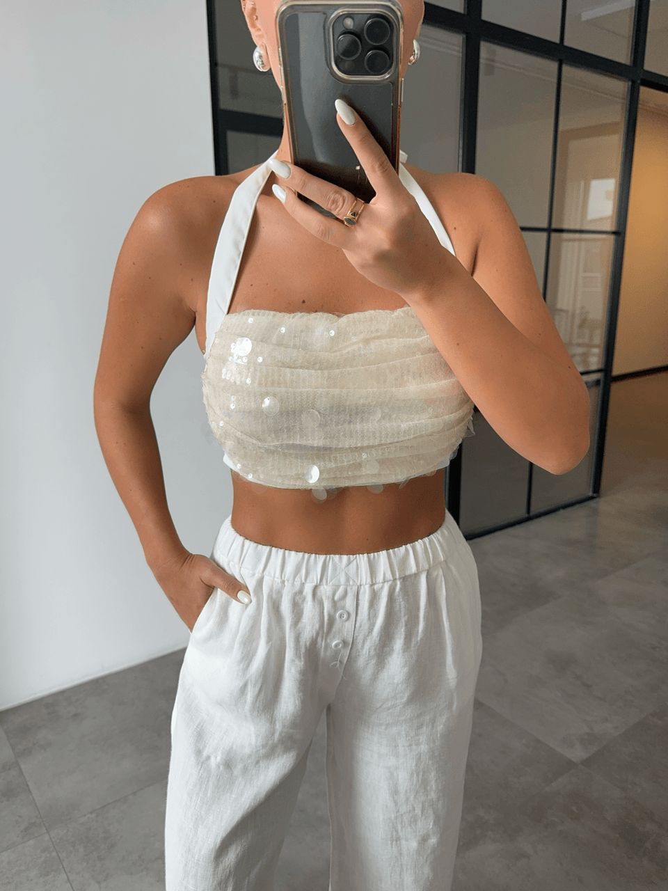 BOYUNDAN BAĞLAMALI BEYAZ PULLU CROP