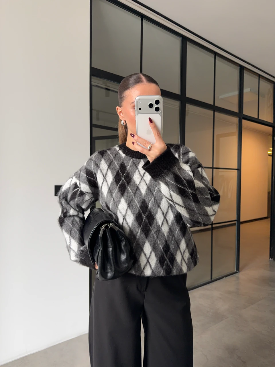 BİSİKLET YAKA SİYAH BAKLAVA DESENLİ KAZAK