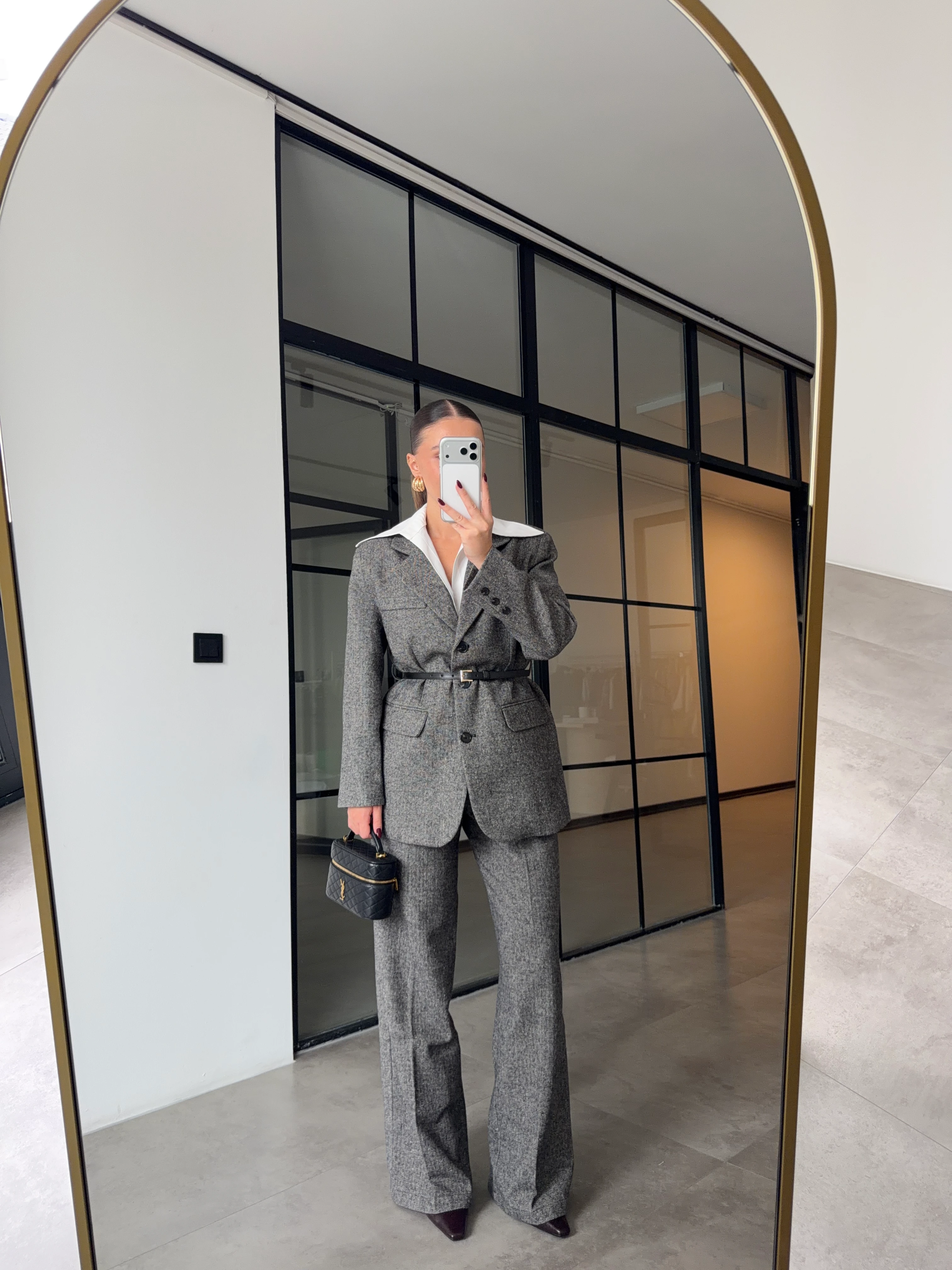 GÖMLEK YAKALI KEMERLİ KAŞE CEKET PANTOLON TAKIM