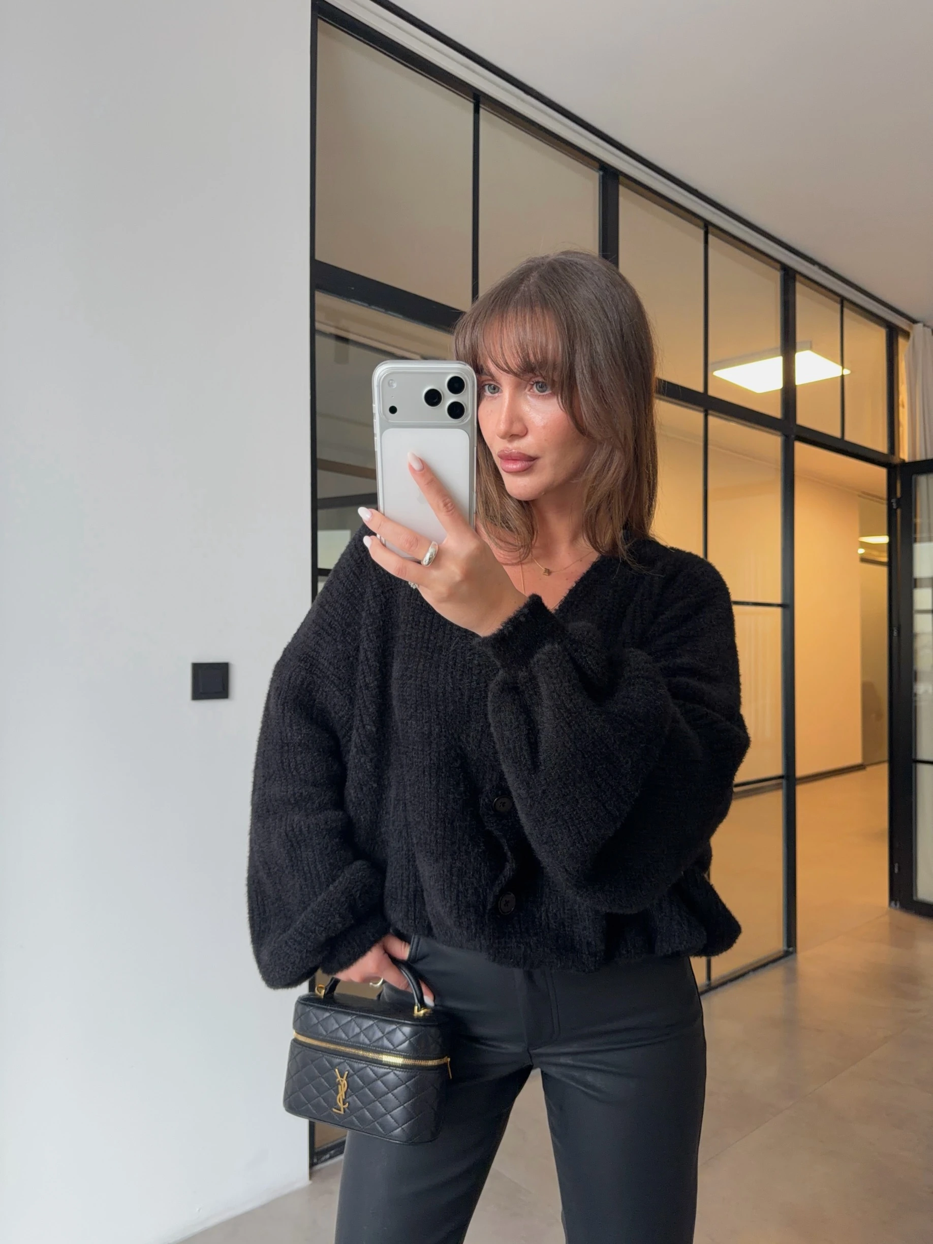 YUMOŞ DOKULU BALON KOL SİYAH HIRKA