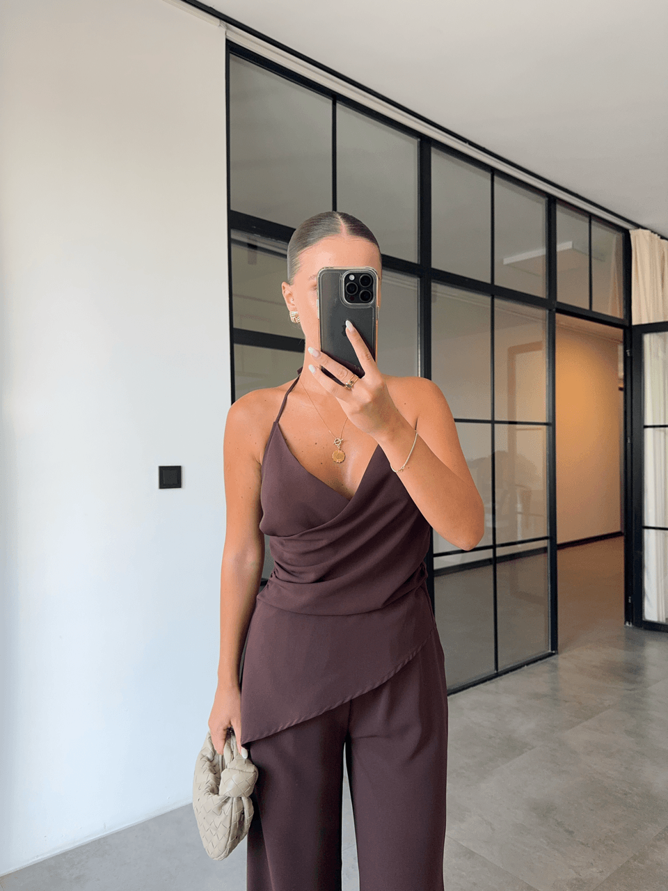 CROSSOVER ASYMMETRIC BLOUSE TROUSERS BROWN SET