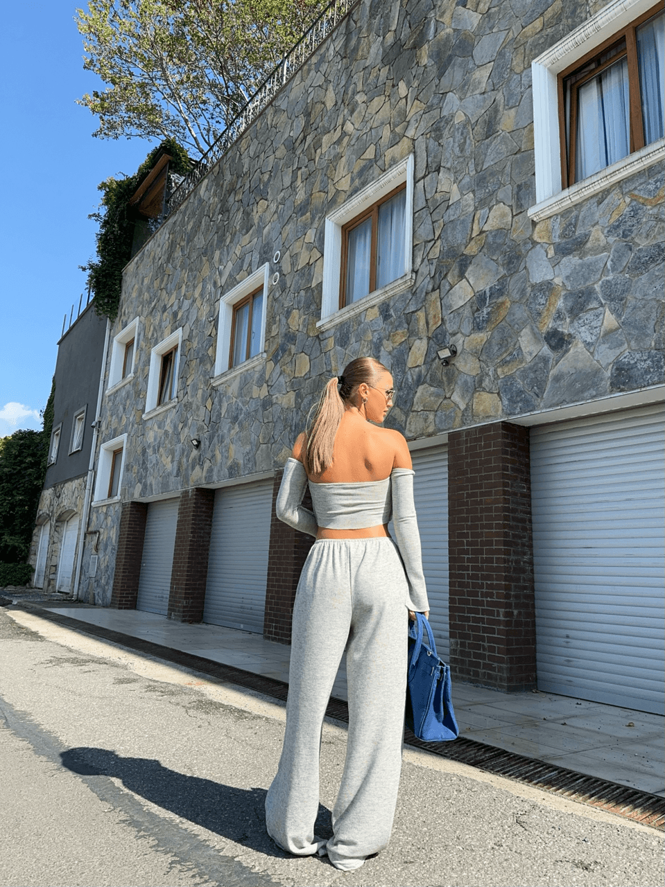 DÜŞÜK OMUZ BLUZ SALAŞ PANTOLON FİTİLLİ GRİ TAKIM