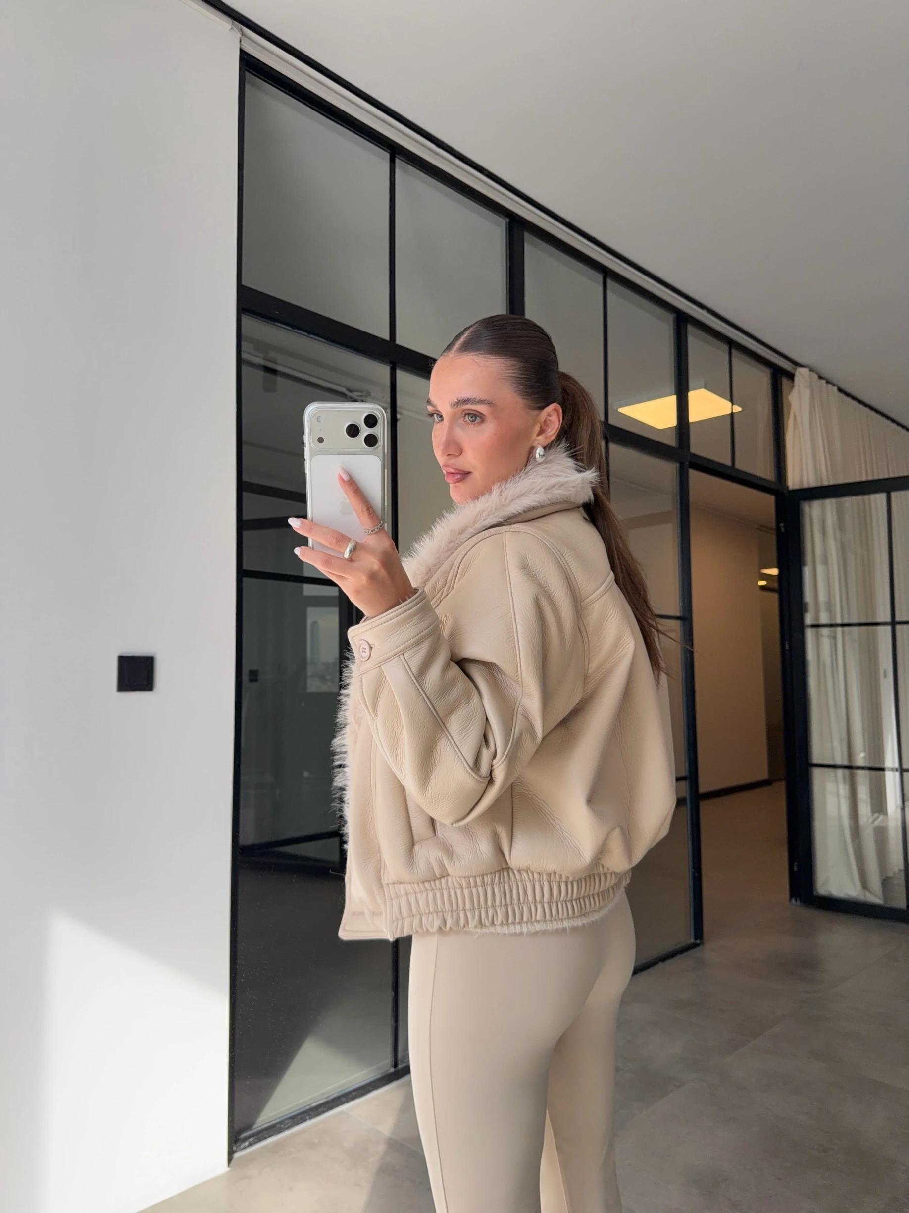 YAKASI KÜRKLÜ EKRU DERİ CEKET