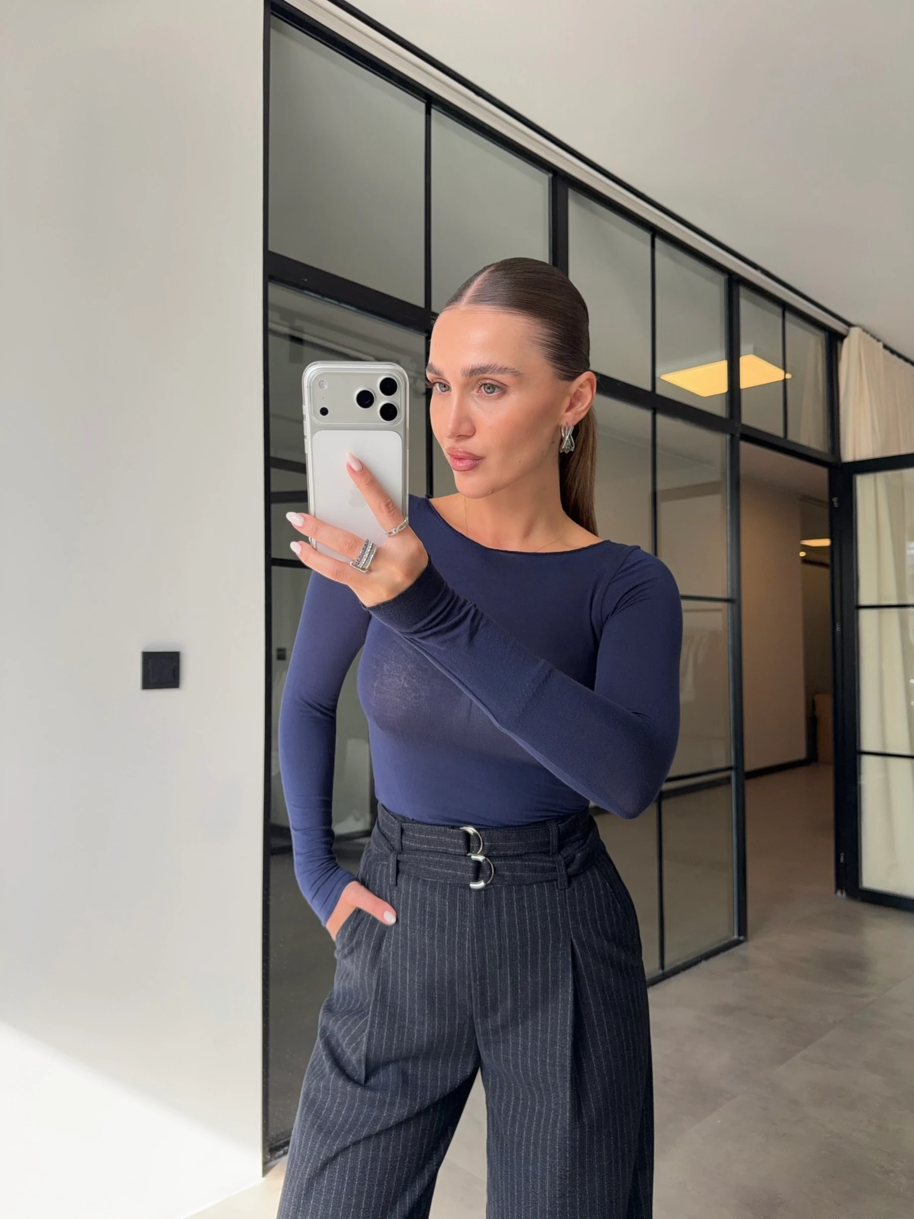 KAYIK YAKA LACİVERT TRANSPARAN BLUZ