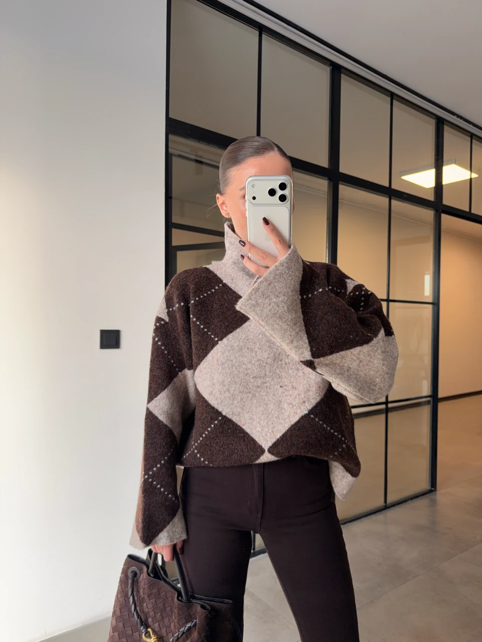 BAKLAVA DESENLİ DİK YAKA KAZAK