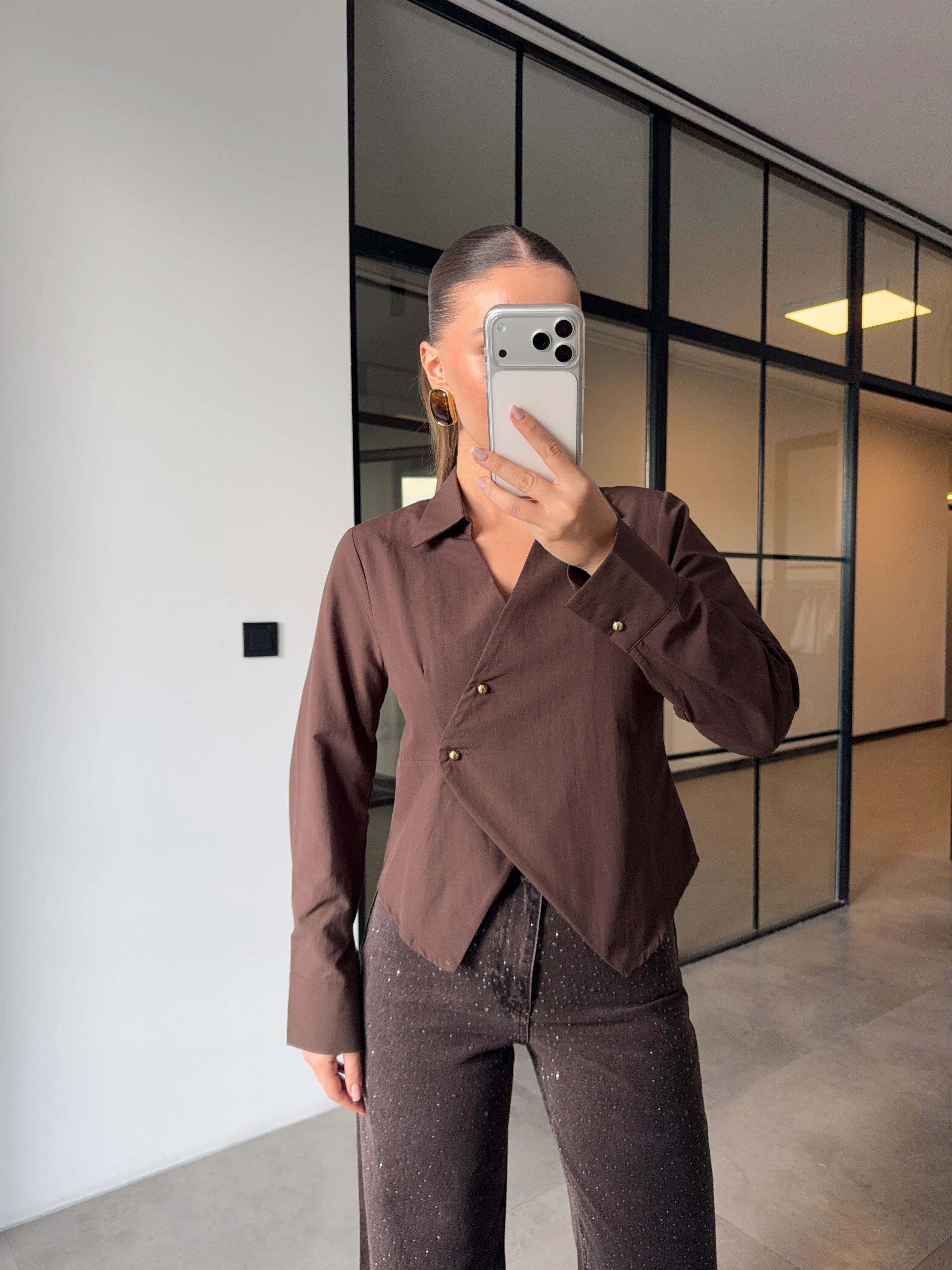 GOLD AKSESUARLI KRUVAZE POPLİN GÖMLEK - Kahverengi