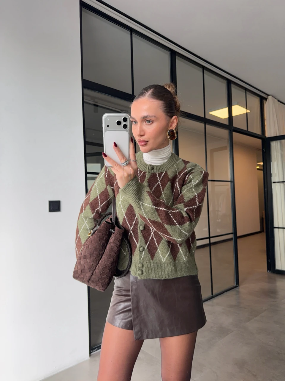 ACI KAHVE ÇAPRAZ KAPAMA DERİ ŞORT ETEK