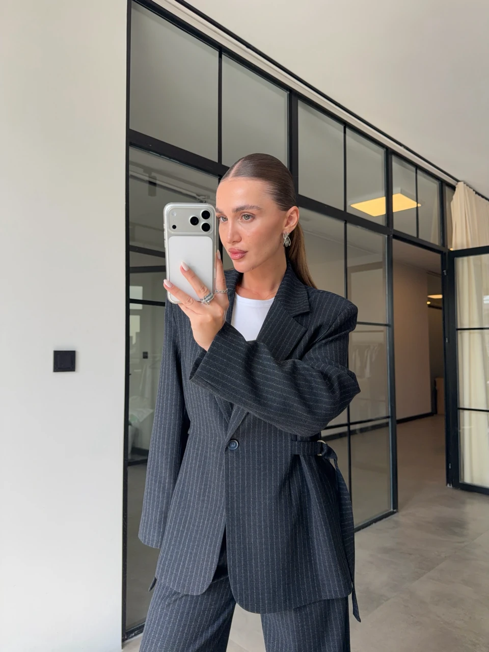 KEMER DETAYLI ÇİZGİLİ LACİVERT CEKET PALAZZO TAKIM