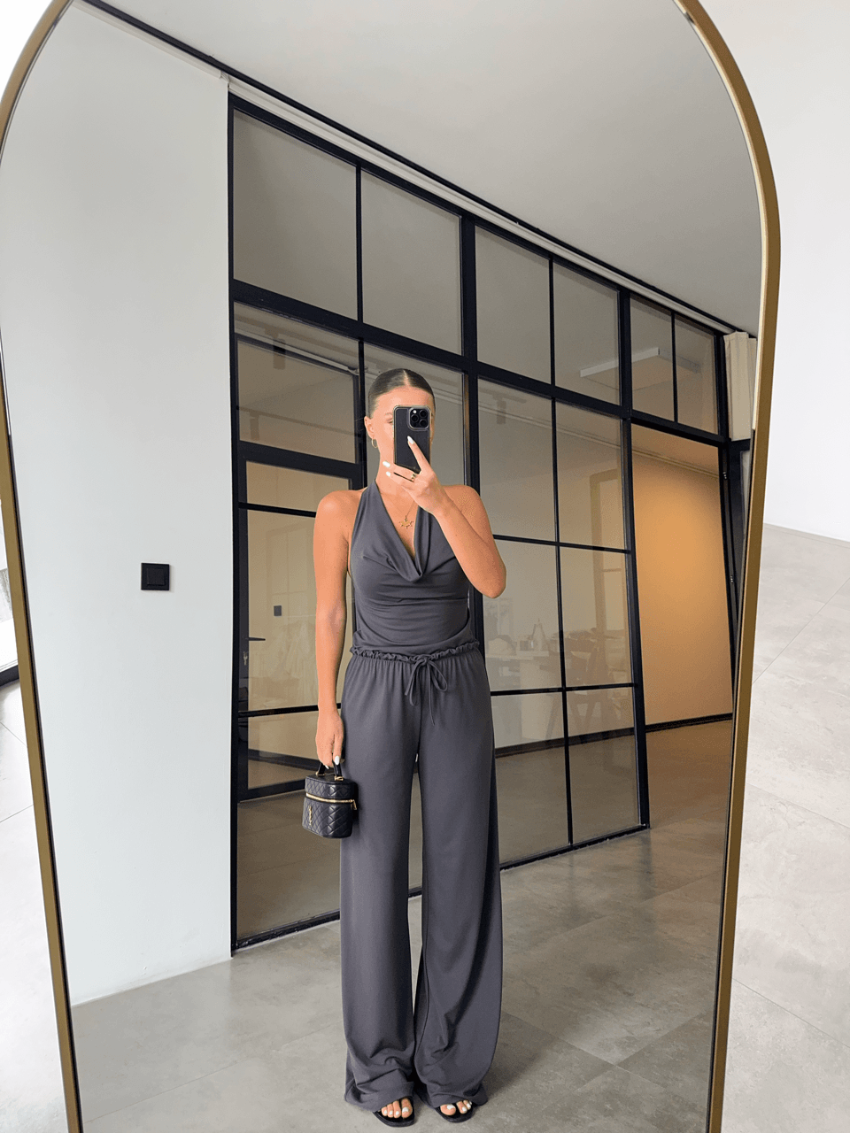 ANTRASİT HALTER YAKA DÖKÜMLÜ BLUZ PANTOLON MODAL TAKIM