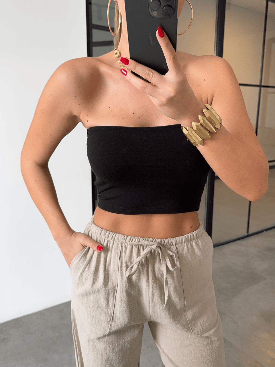 GÖĞÜS KUPLU SİYAH STRAPLEZ CROP BLUZ