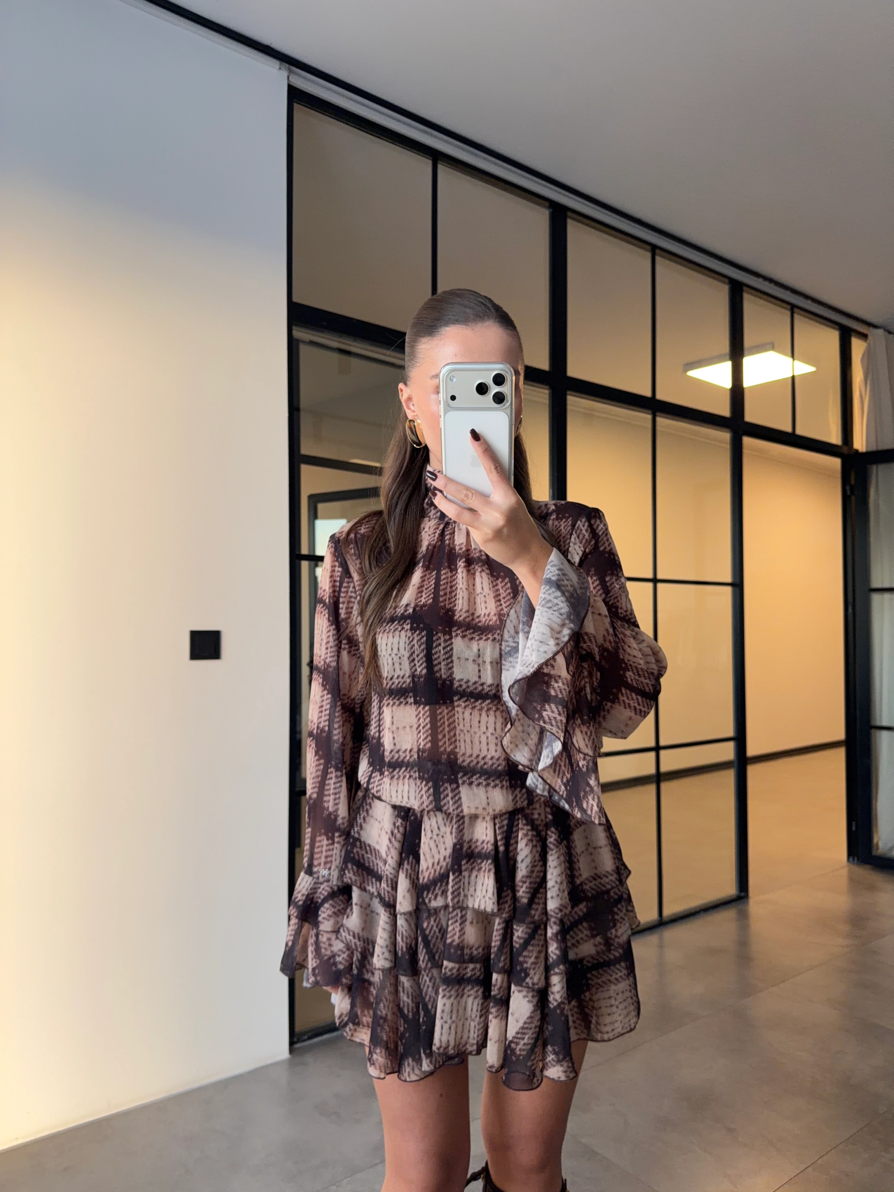 KARELİ VOLANLI KISA TÜL ELBİSE