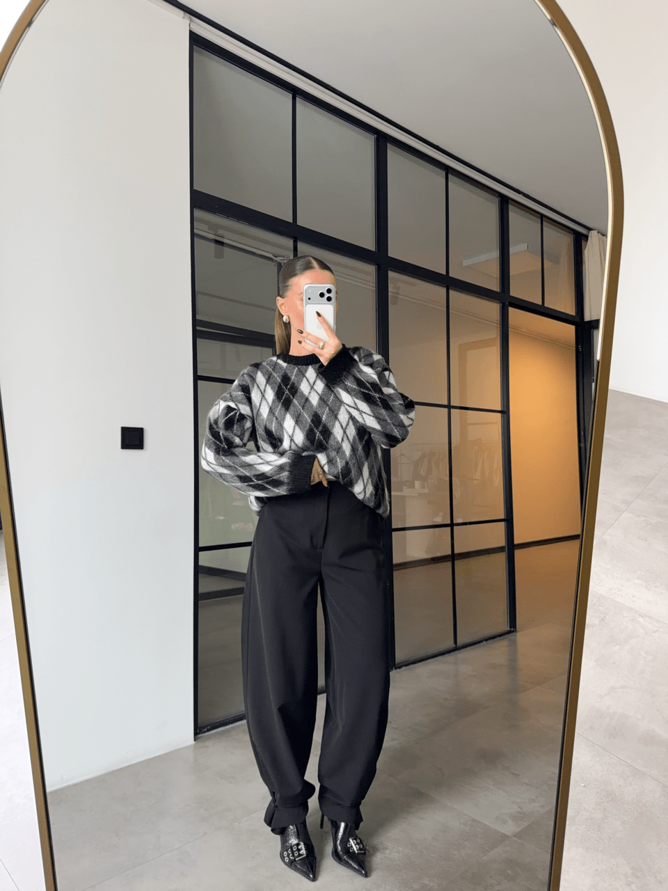 PAÇASI DÜĞME DETAYLI SİYAH PANTOLON